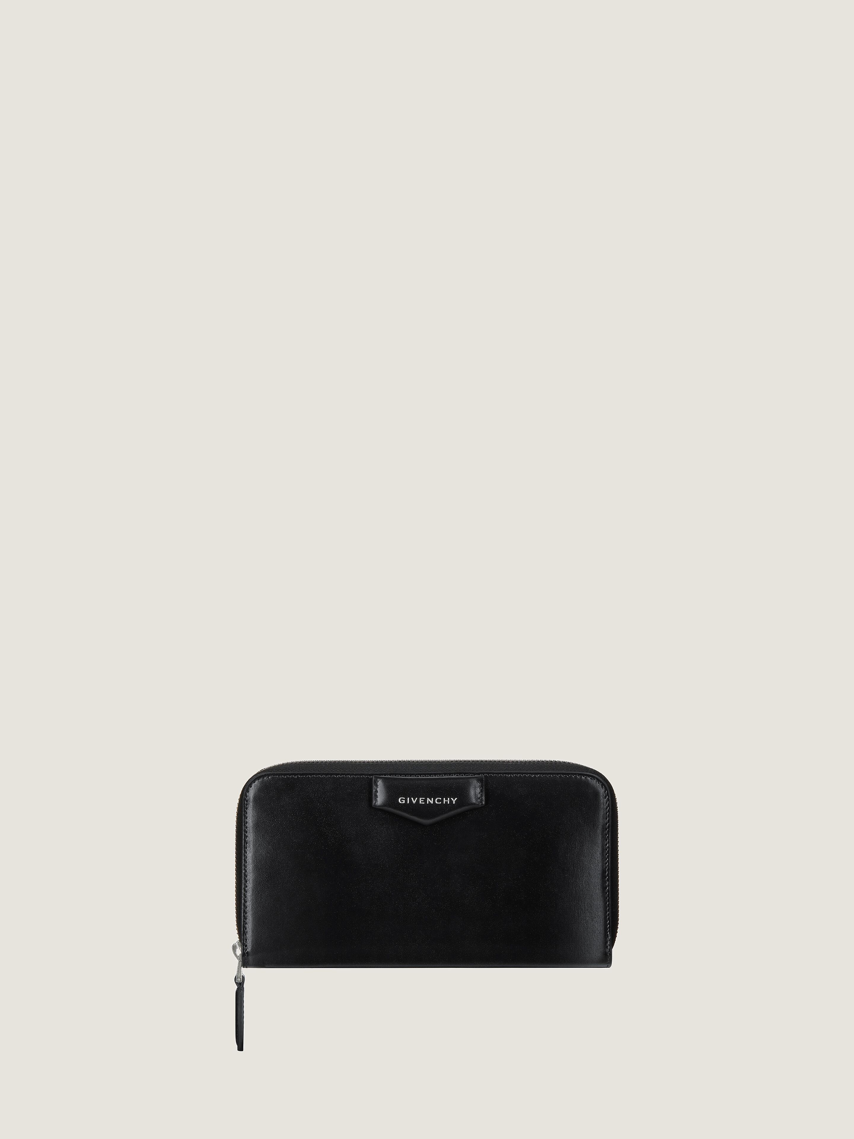 Antigona zipped wallet in Box leather